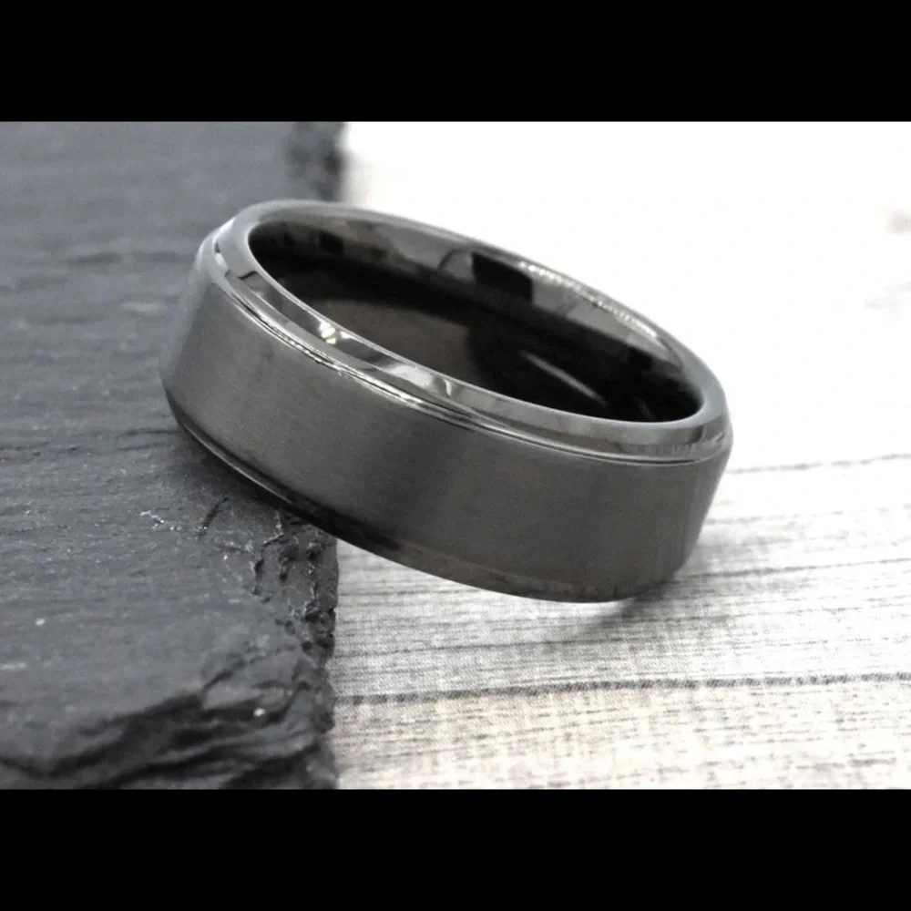 NWT Mens Dark Grey Wedding Band (Gunmetal)
